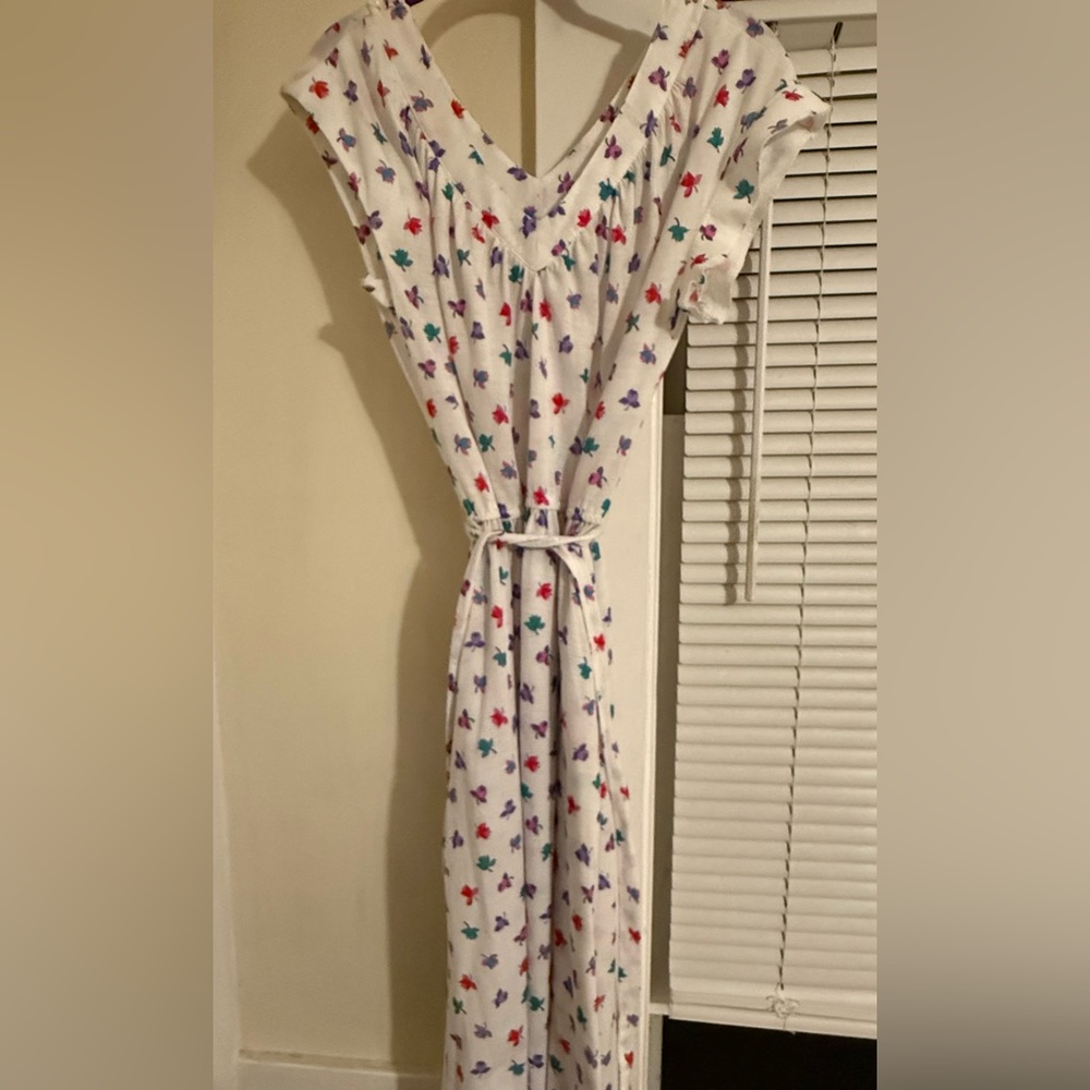 VINTAGE SLEEVELESS PRINT DRESS 🎀

OPTIONAL BELT FOR SNATCHING YOUR WAIST!